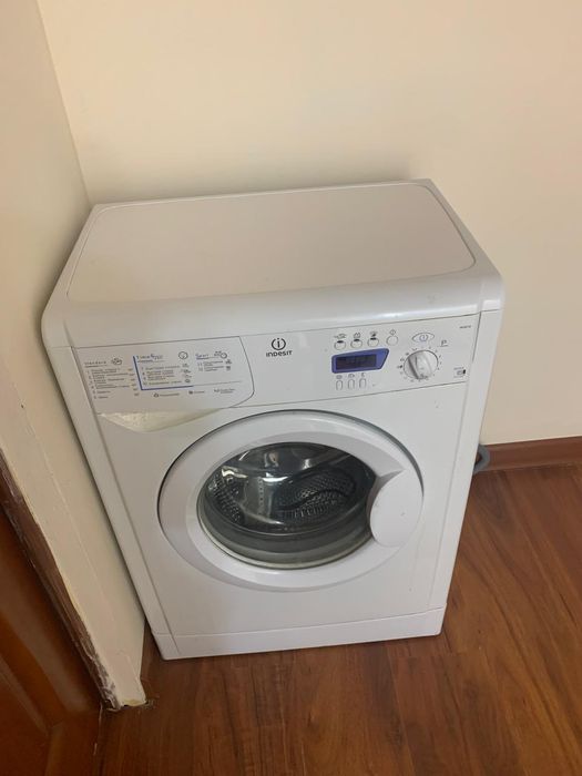 Indesit WISE 10 (CSI)  стиралка