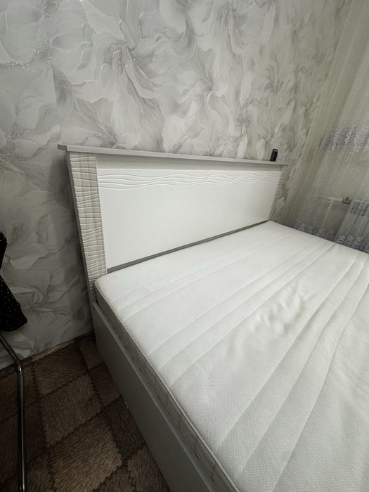 Продам кровать с матрасом!