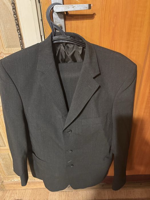 Мужской костюм классического стиля