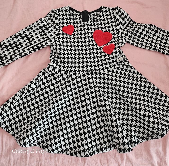 Детска рокля Guess в отлично състояние