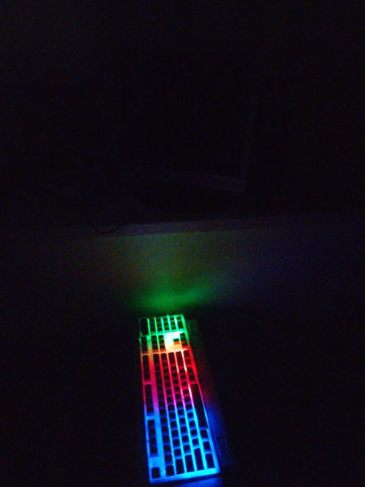 Продам монитор с клавиатурой и мышью