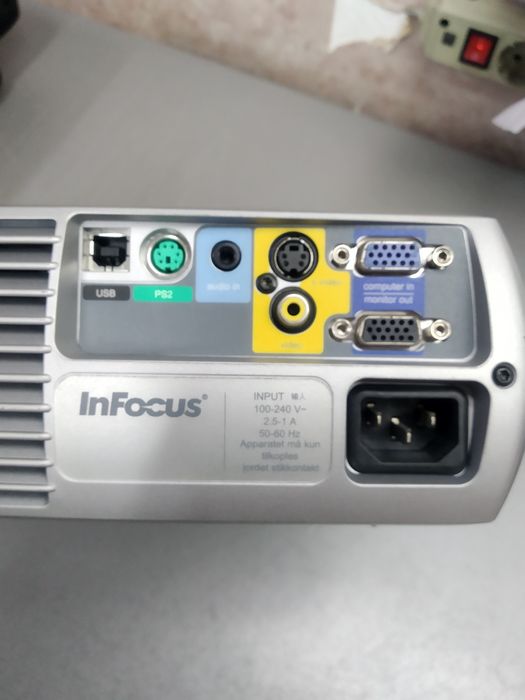 Проэкток lnfocus LP240