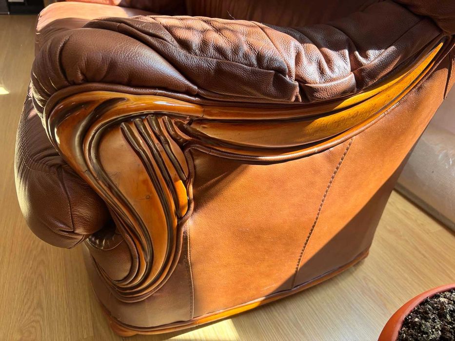 Кожени дивани 2ка и 3ка + табуретка