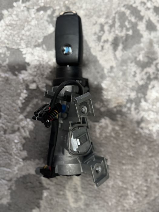 Contact golf 5 sau golf 6 butuc