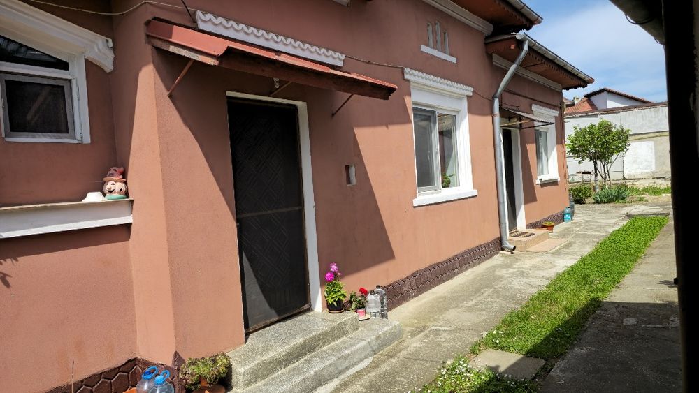 Casă primitoare cu 4 camere și 2 băi în Târgoviște – Renovată, izolata,cu posibilitatea de extindere a constructiei,teren 400 mp, zonă foarte liniștit