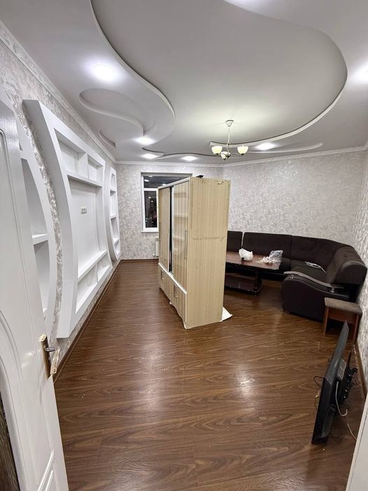 3хонали 3 этажда Рудакий 93кв сотилади