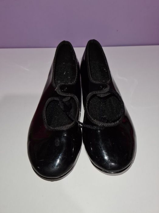 Лот маркови обувки за танци до 35 номер