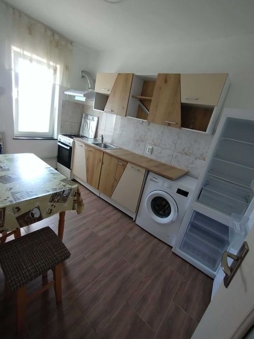 Închiriez garsoniera si apartamente