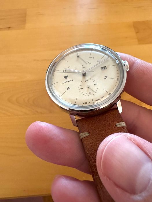 Класически автоматичен часовник JUNKERS Bauhaus Power Reserve (41 мм)