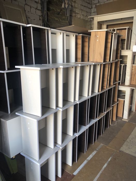 Продам новые кухонные столы цвета разные