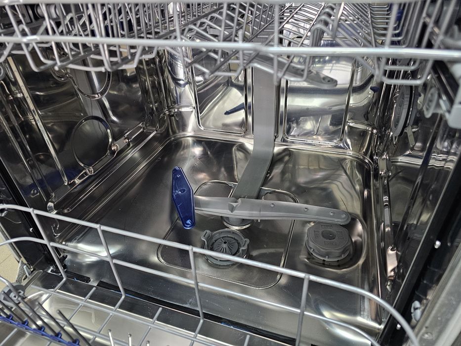 Съдомиялна за пълно вграждане SMEG