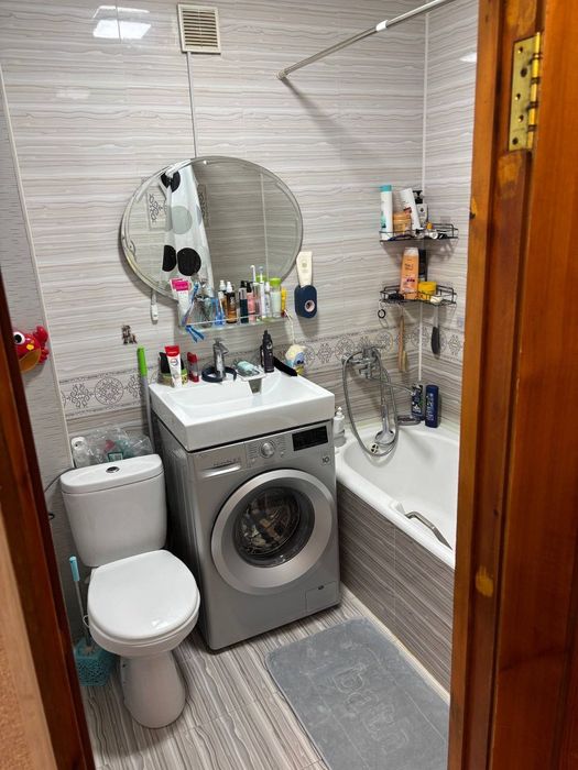 Продам чиланзар 5.  Балкон 2*6.  Двух комнатная