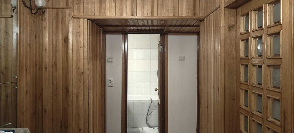 Închiriez apartament cu 2 camere central