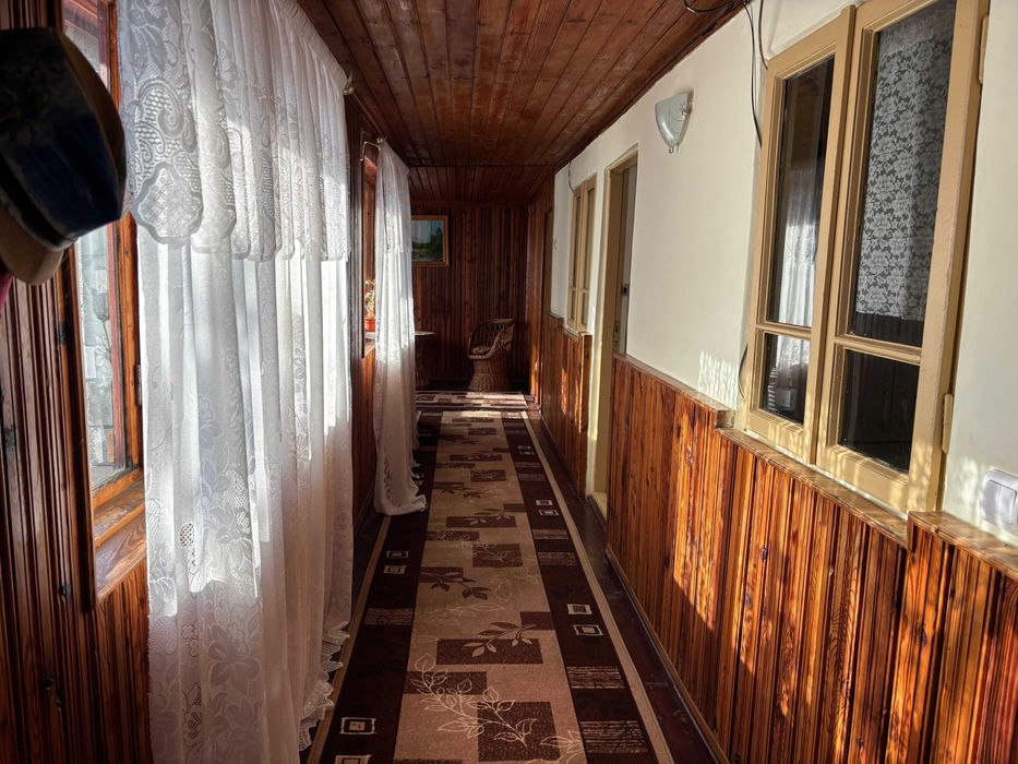 Casa gospodarului, bine întreținută, cu teren generos – Comarnic