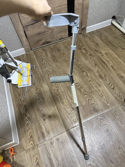 Продам трость костыль 4000