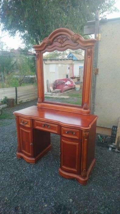 Камод с зерколом