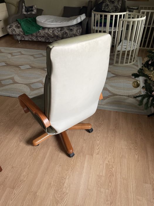 Кресло офисное кожаное