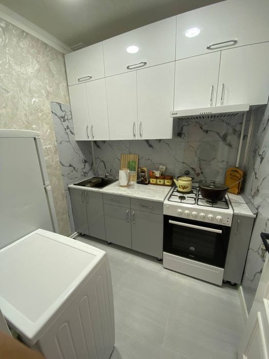 Hovli sotiladi srochna