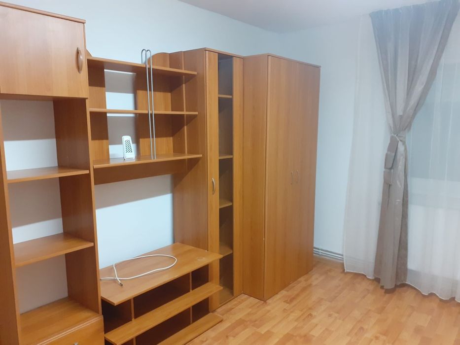 Închiriez garsoniera