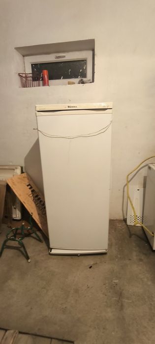 Продам не рабочий холодильник Свияга на запчас