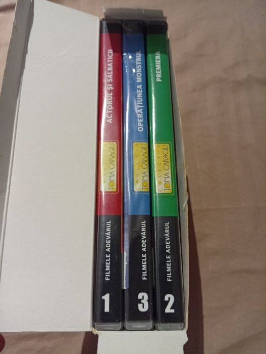 Vând 3 dividiuri de colecție Toma Caragiu!