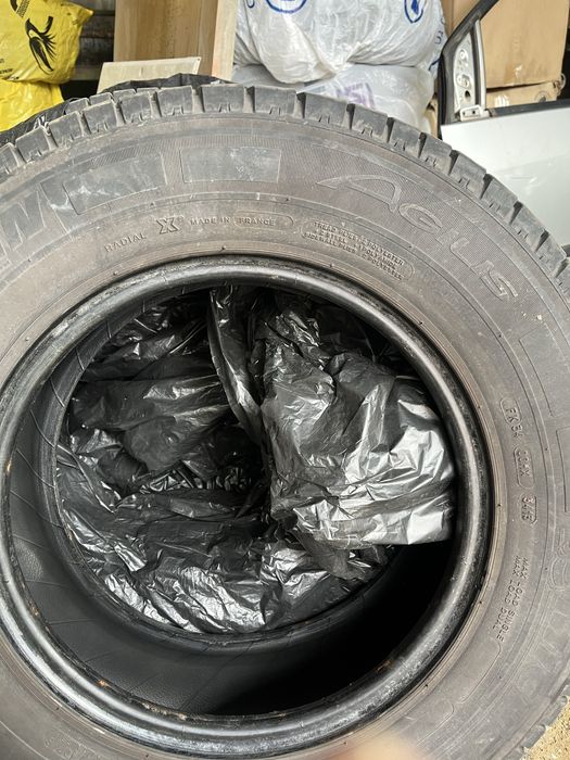 Летни бусови гуми mishelin  215/70R15C
