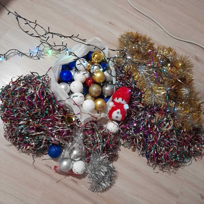 Новогодние игрушки,гирлянды. Елка. За всё 7 тыс