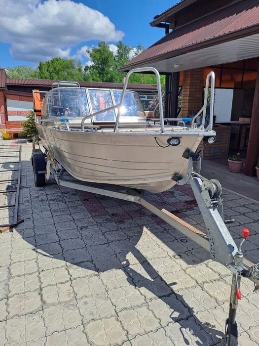 Лодка алюминиевая с мотором