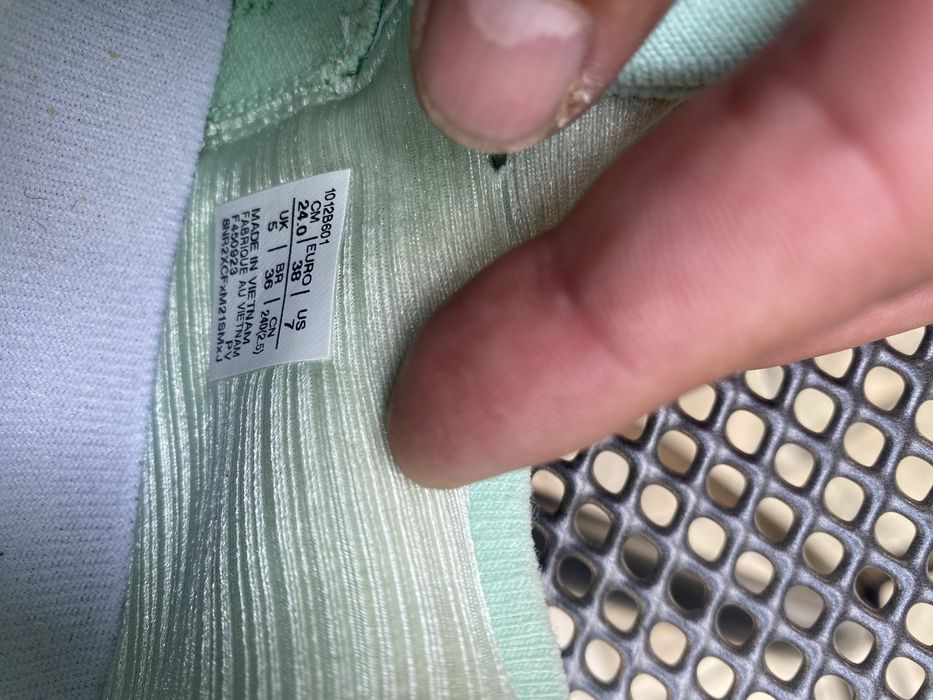 маратонки Asics номера 37,5 и 38см ,стелки 23,5см и 24см,като нови
