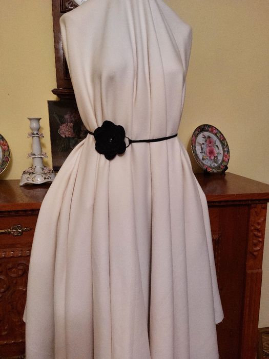 Cupon crem de stofa subtire cu lana fina, moale, catifelata