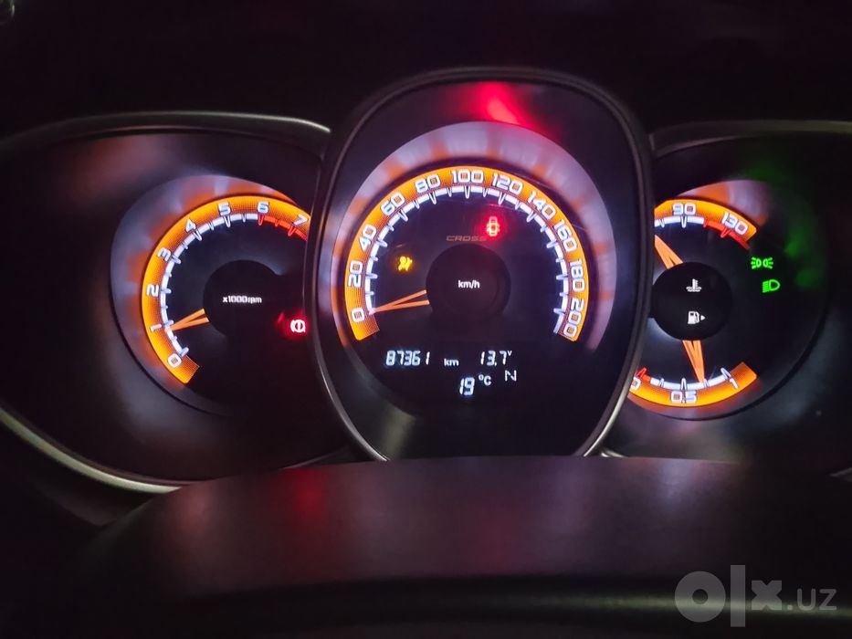 Тезда сотилади Lada sw cross