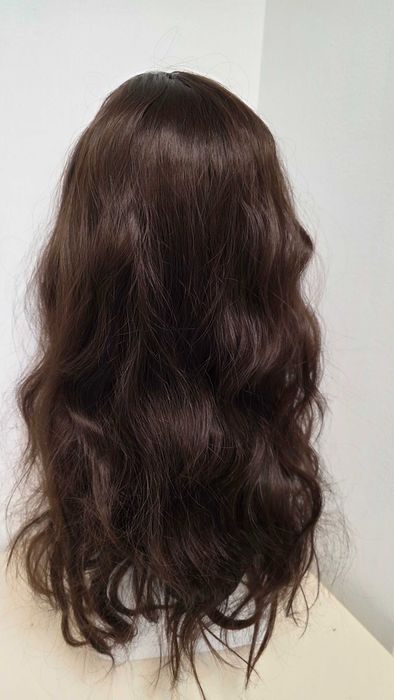 Perucă HAIRCUBE lungă ondulată șaten ciocolatiu, cărare naturală