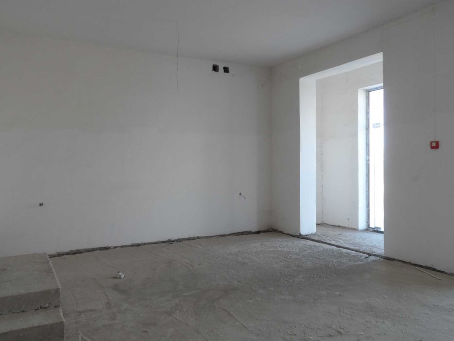 Xizmat ko`rsatish binosi, uyning birinchi qavatida (5-sonli do`kon)