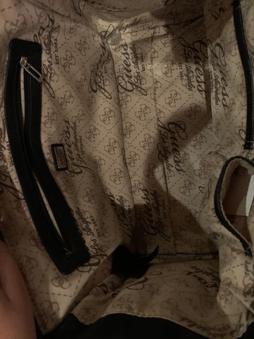 Vând geanta guess autentica din piele