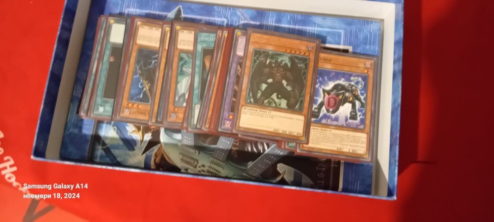 Yu-Gi-Oh карти .