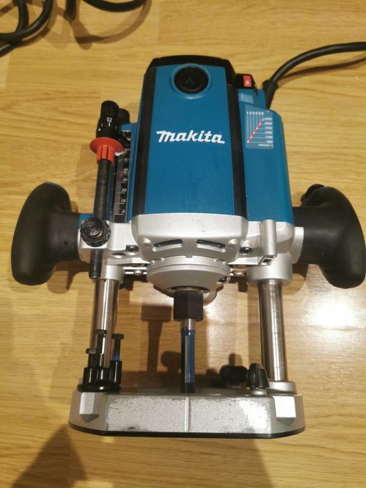 Оберфреза Макита фреза Makita Rp2301 с 6 НОЖА фрезера и куфар