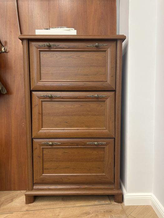 Продается обувница