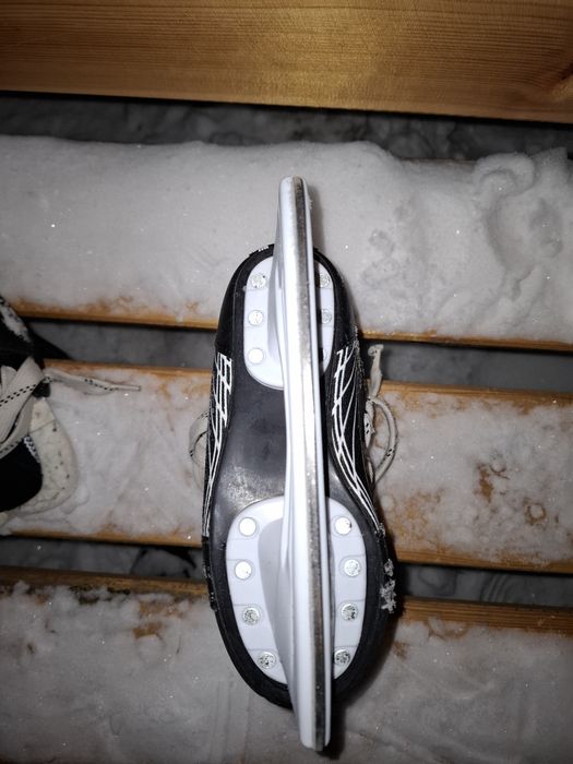 Хоккейные коньки