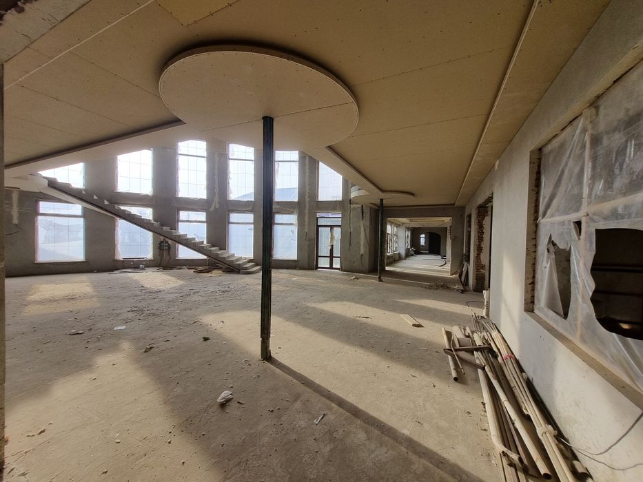 Yer Uy Sotiladi  (18sot)