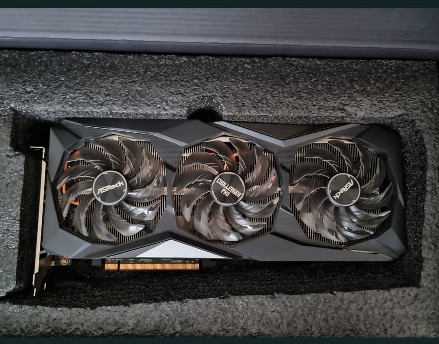 Placa video ASRock RX 6700 XT Challenger Pro OC 12GB