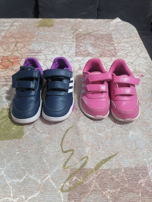 Децки маратонки адидас за момиче.