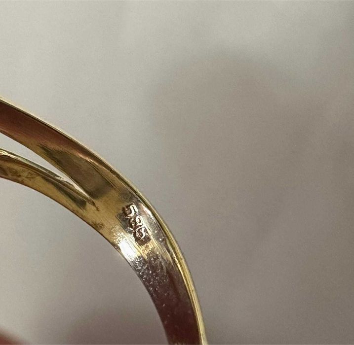 Inel din aur, decorat cu ametiste și cubic zirconia