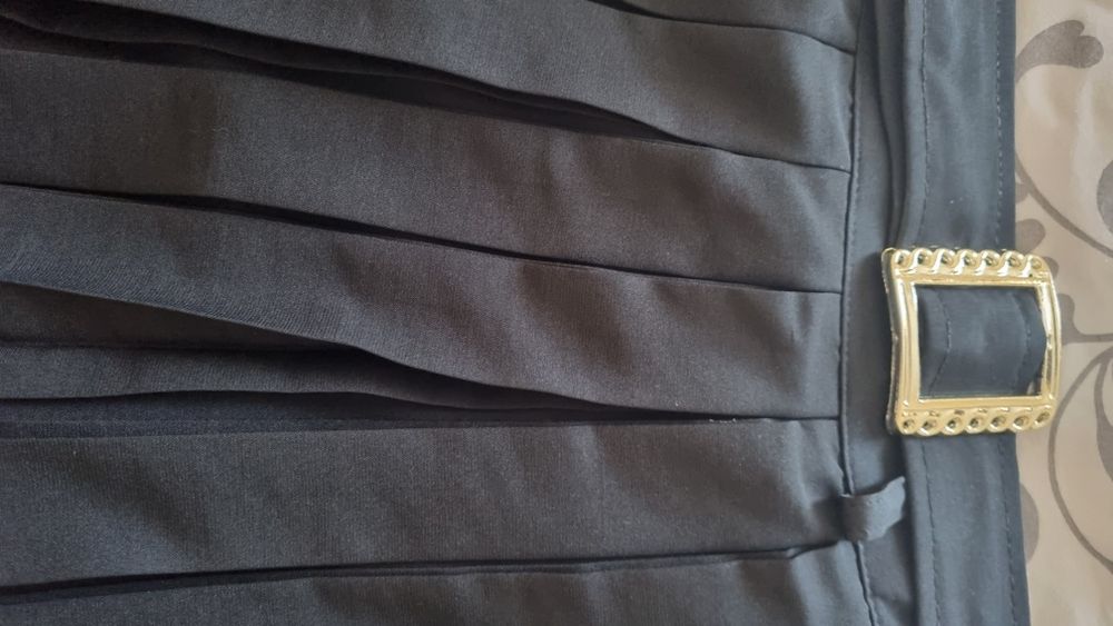 Дълга плесирана пола