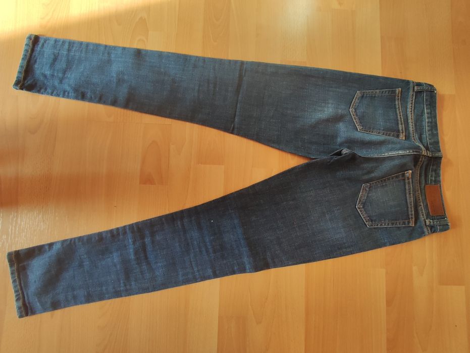 Дънки GAP номер 26 на 30 два пъти слагани