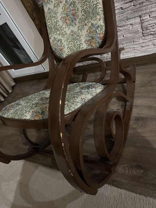 Дървен люлеещ ретро стол