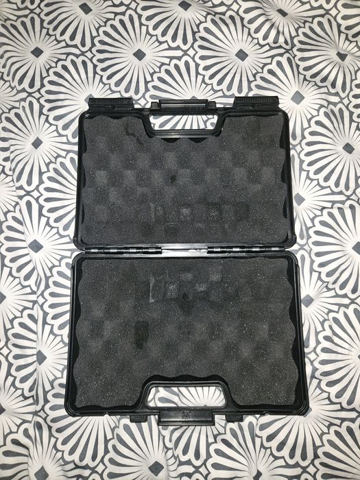 Vând cutie de transport replici airsoft de tip pistol