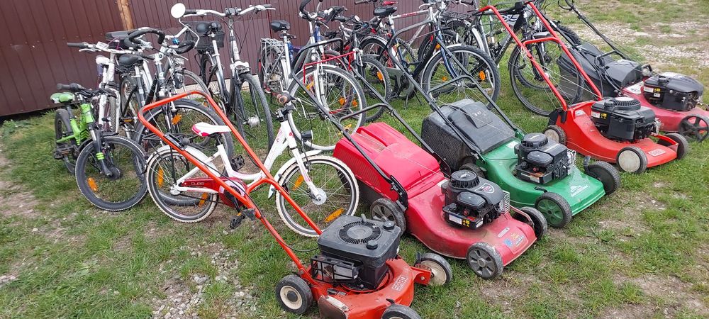 Masina tuns iarba, si bicicleta