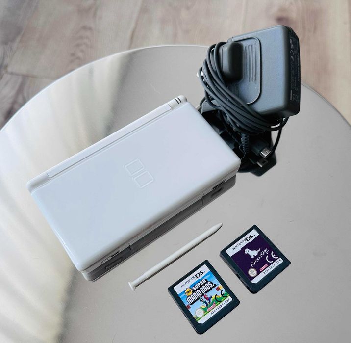 Nintendo DS Lite Бял + New Super Mario Bros + Nintendogs