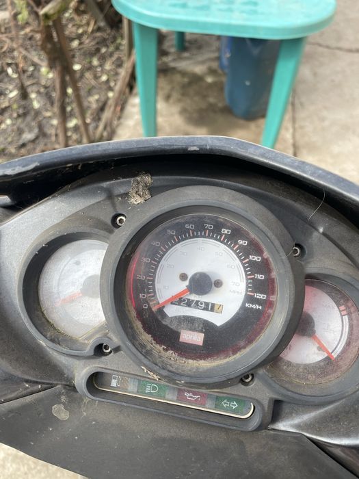 Vând scuter  aprilia SR.