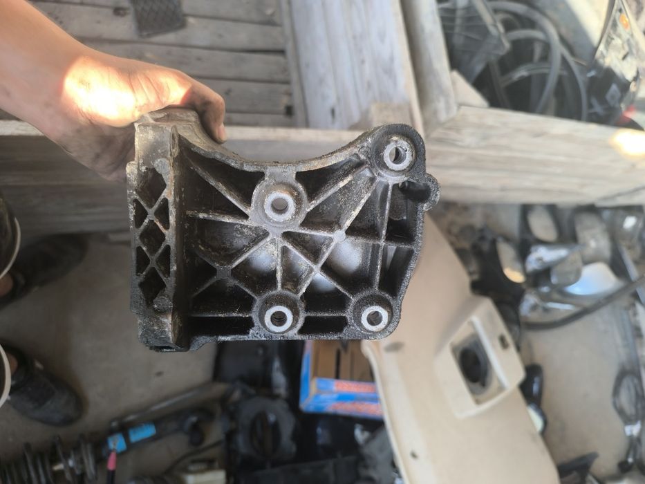 Лапа компресор климатик Бмв 635д е63 286кс m57 bmw e63 635d